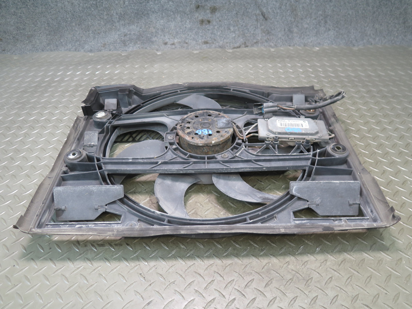 01-06 BMW E46 330i 330Ci M54 A/T Engine Cooling Fan Motor Shroud OEM