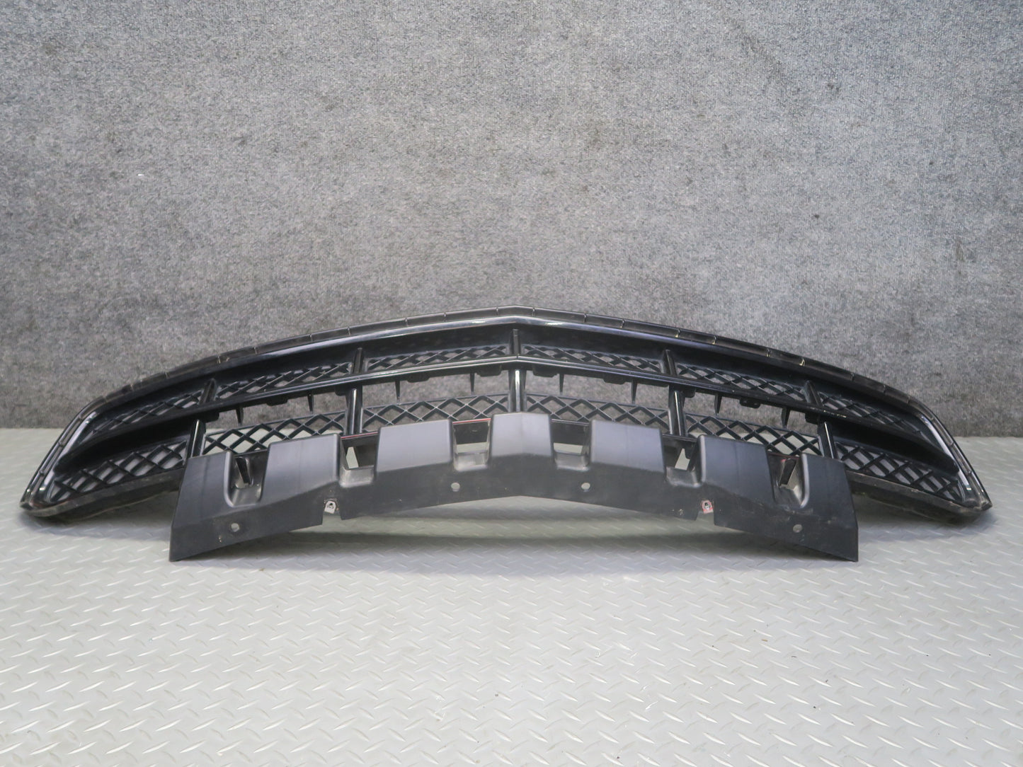 16-19 Chevrolet Corvette C7 Stingray Front Bumper Lower Grille w Absorber OEM