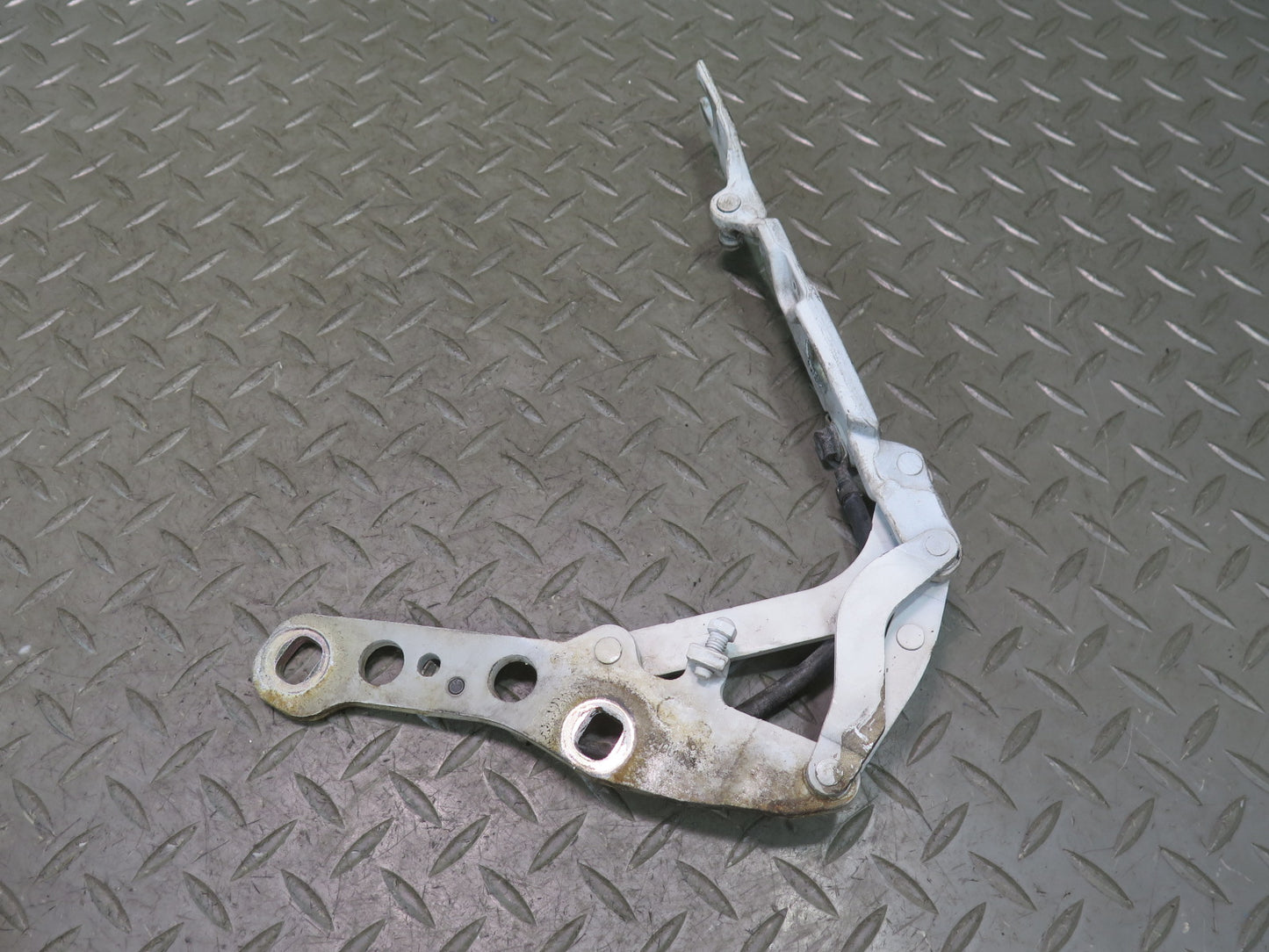01-06 BMW E46 330Ci Set of 2 Front Left & Right Side Hood Hinge White OEM
