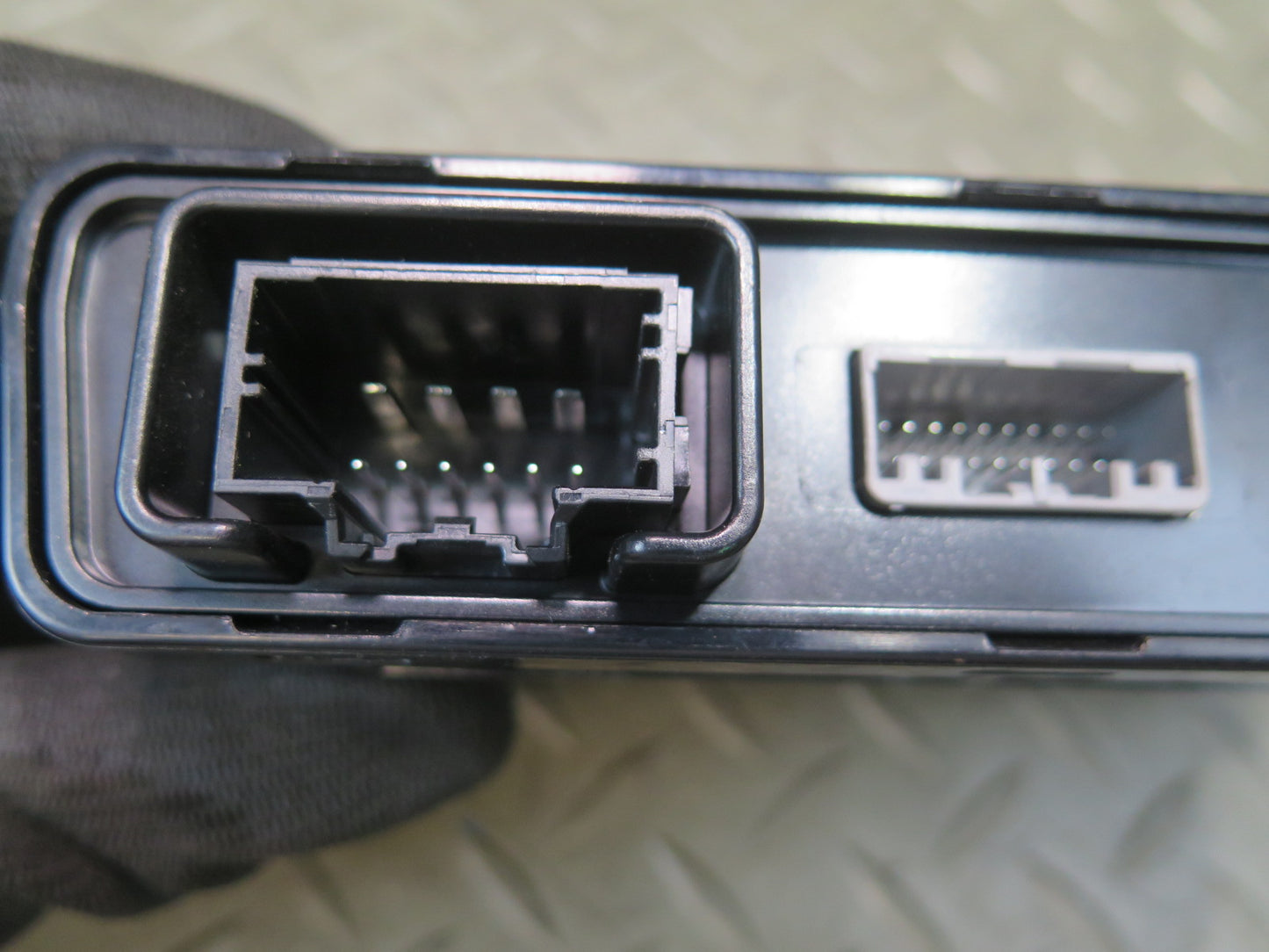 2016-2019 Tesla Model S 75D Sunroof Power Control Module Unit