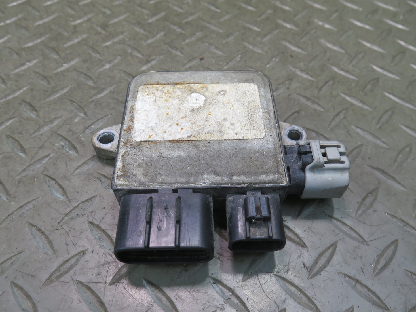 2016-2019 Tesla Model S 75D Left or Right Side Cooling Fan Control Module Unit
