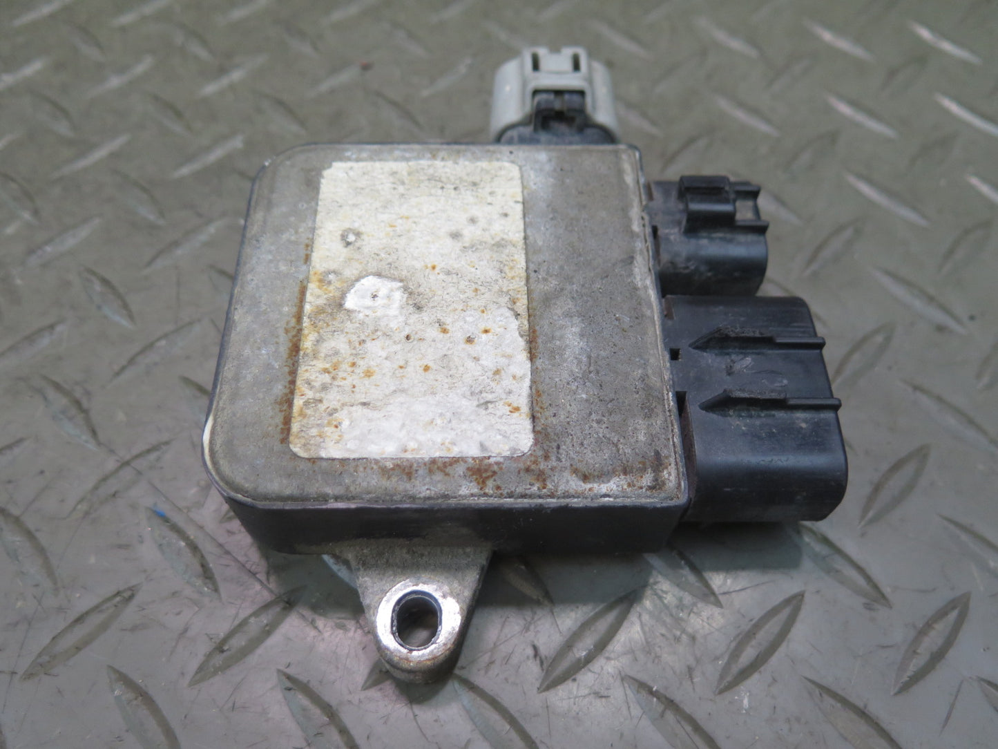 2016-2019 Tesla Model S 75D Left or Right Side Cooling Fan Control Module Unit