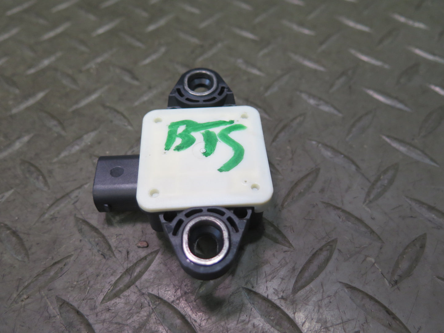 2016-2019 Tesla Model S 75D YAW Rate Stability Control Sensor