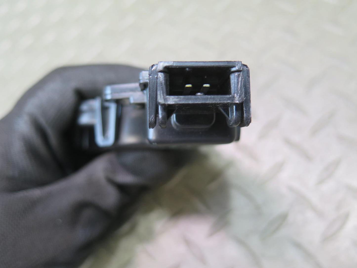 2016-2019 Tesla Model S 75D Glove Box Storage Compartment Actuator