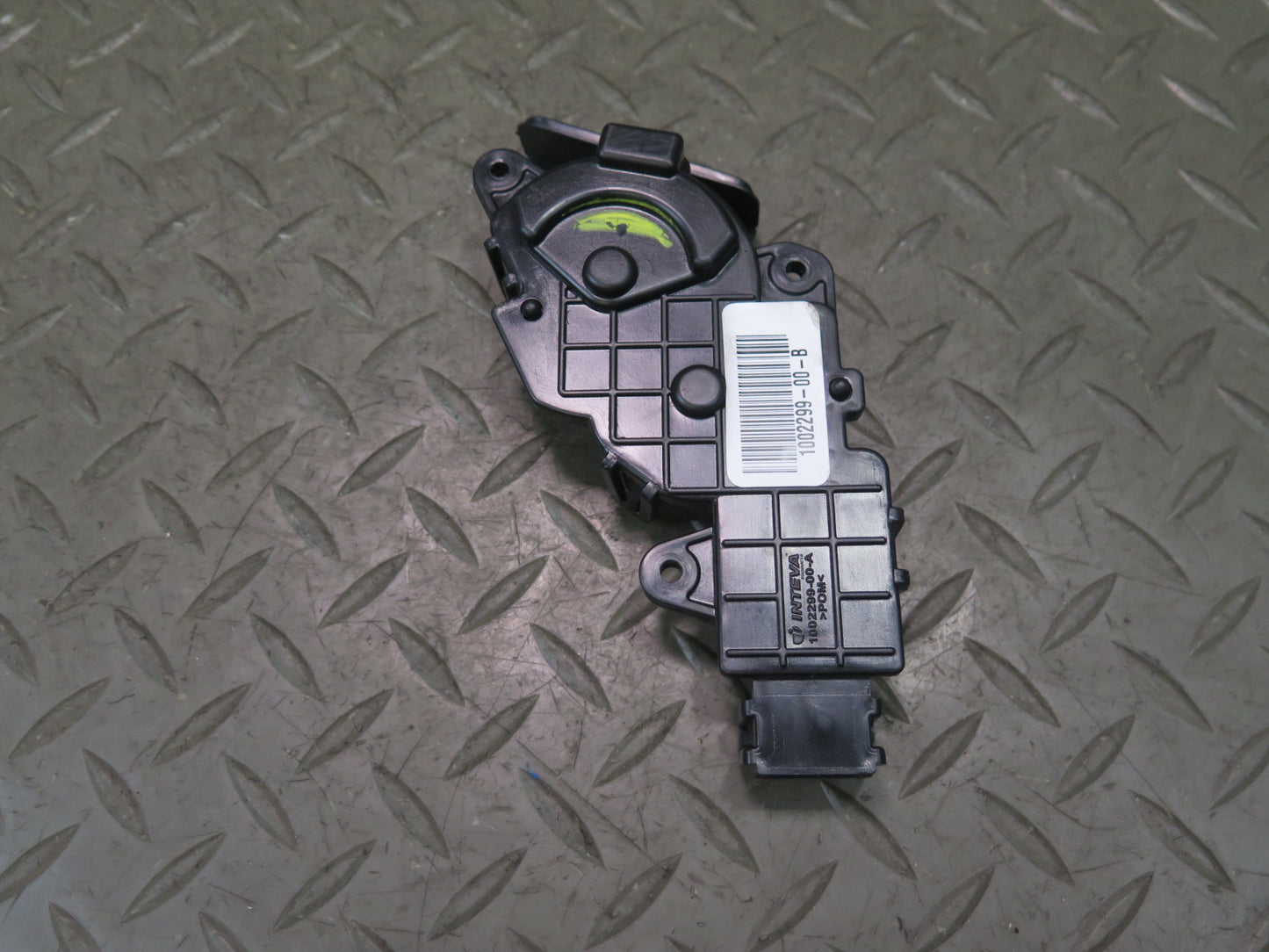 2016-2019 Tesla Model S 75D Glove Box Storage Compartment Actuator