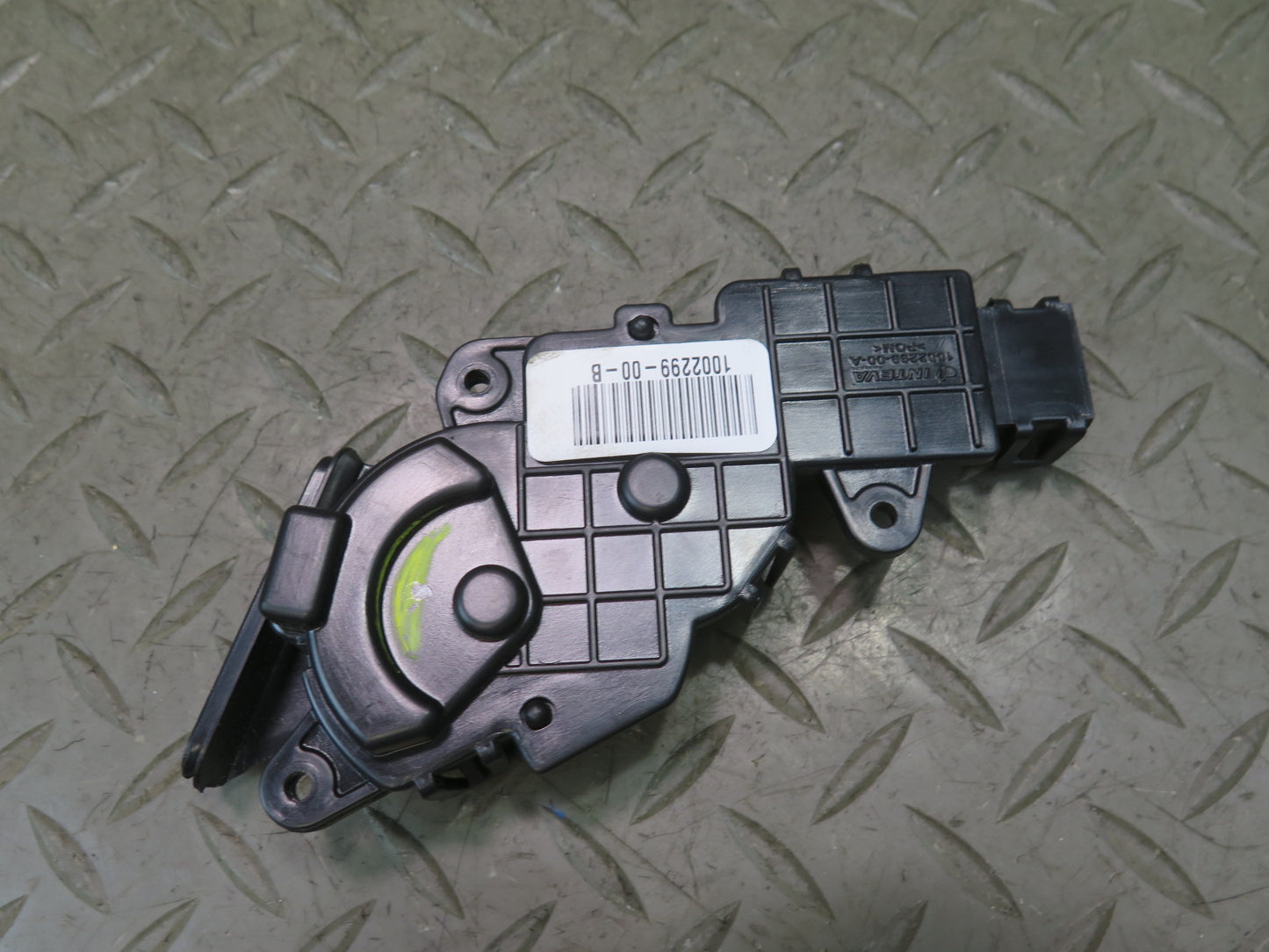 2016-2019 Tesla Model S 75D Glove Box Storage Compartment Actuator