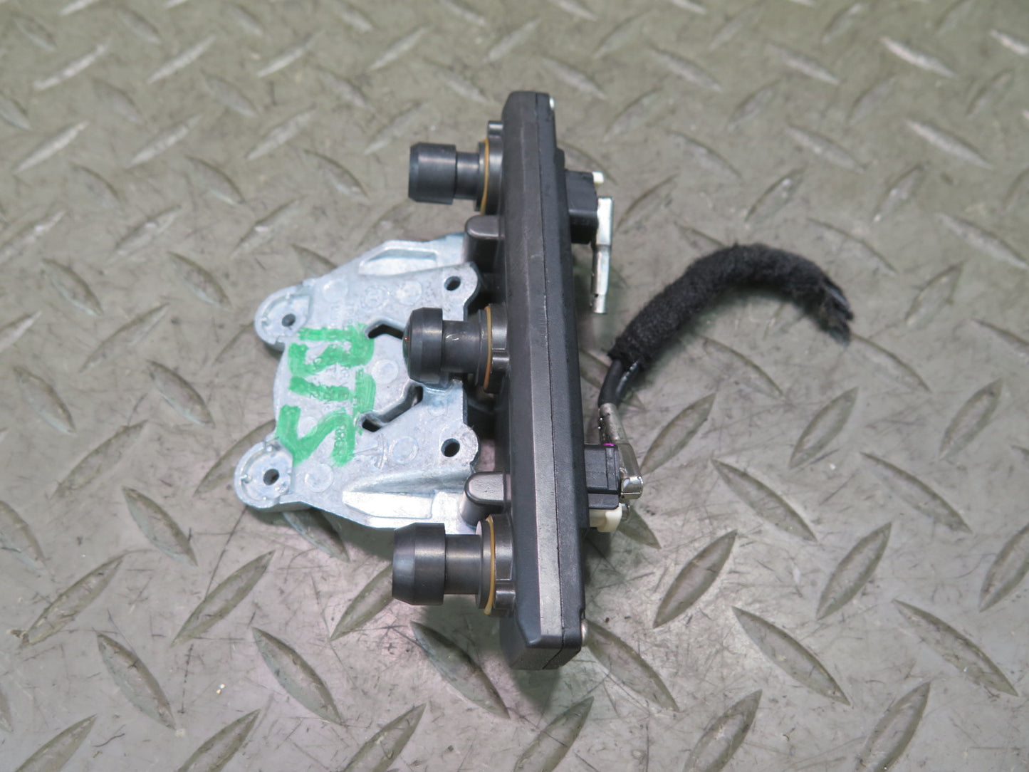 2016-2019 Tesla Model S 75D Front Assist Autopilot Forward Facing Triple Camera