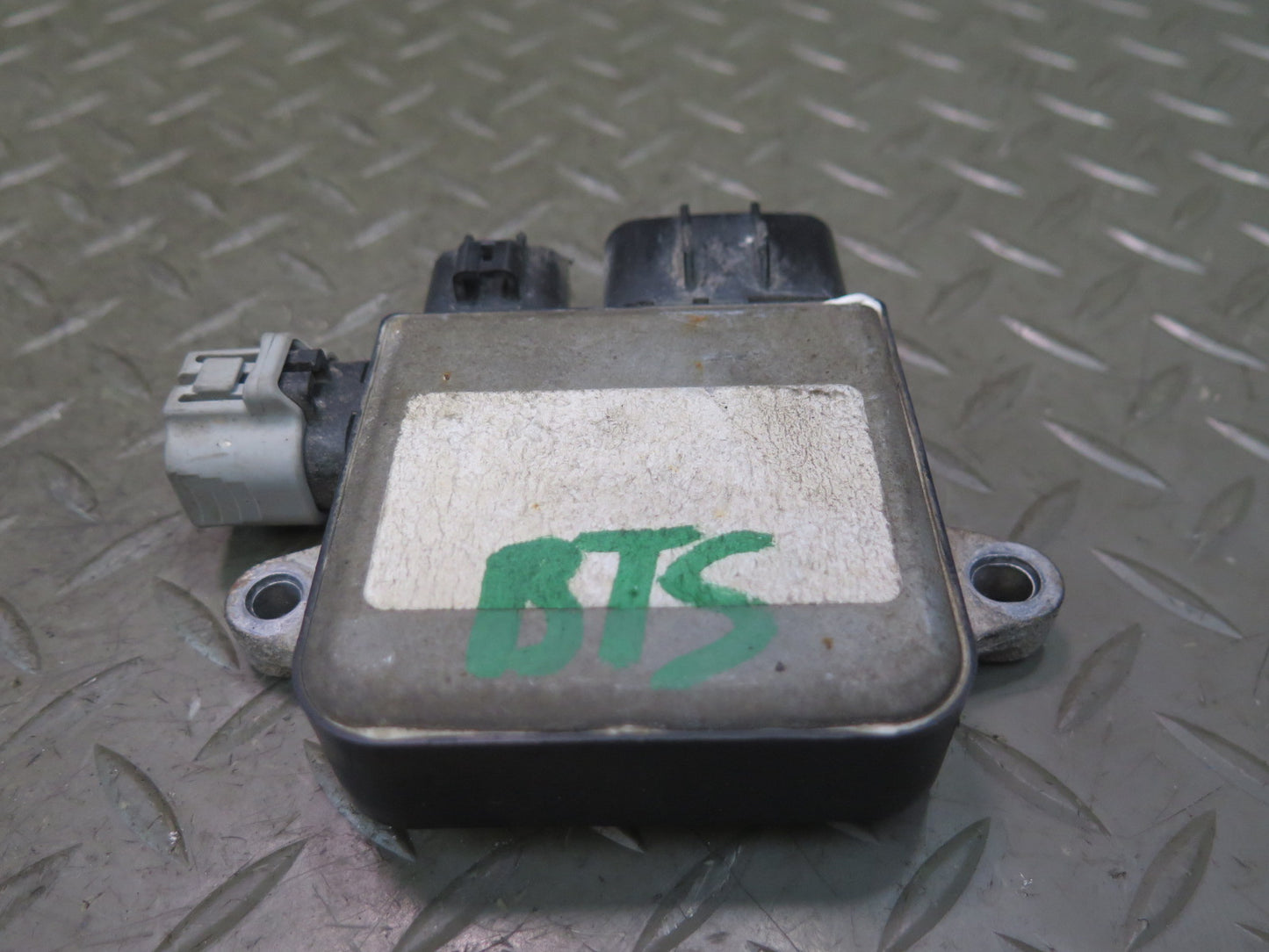2016-2019 Tesla Model S 75D Left or Right Side Cooling Fan Control Module Unit