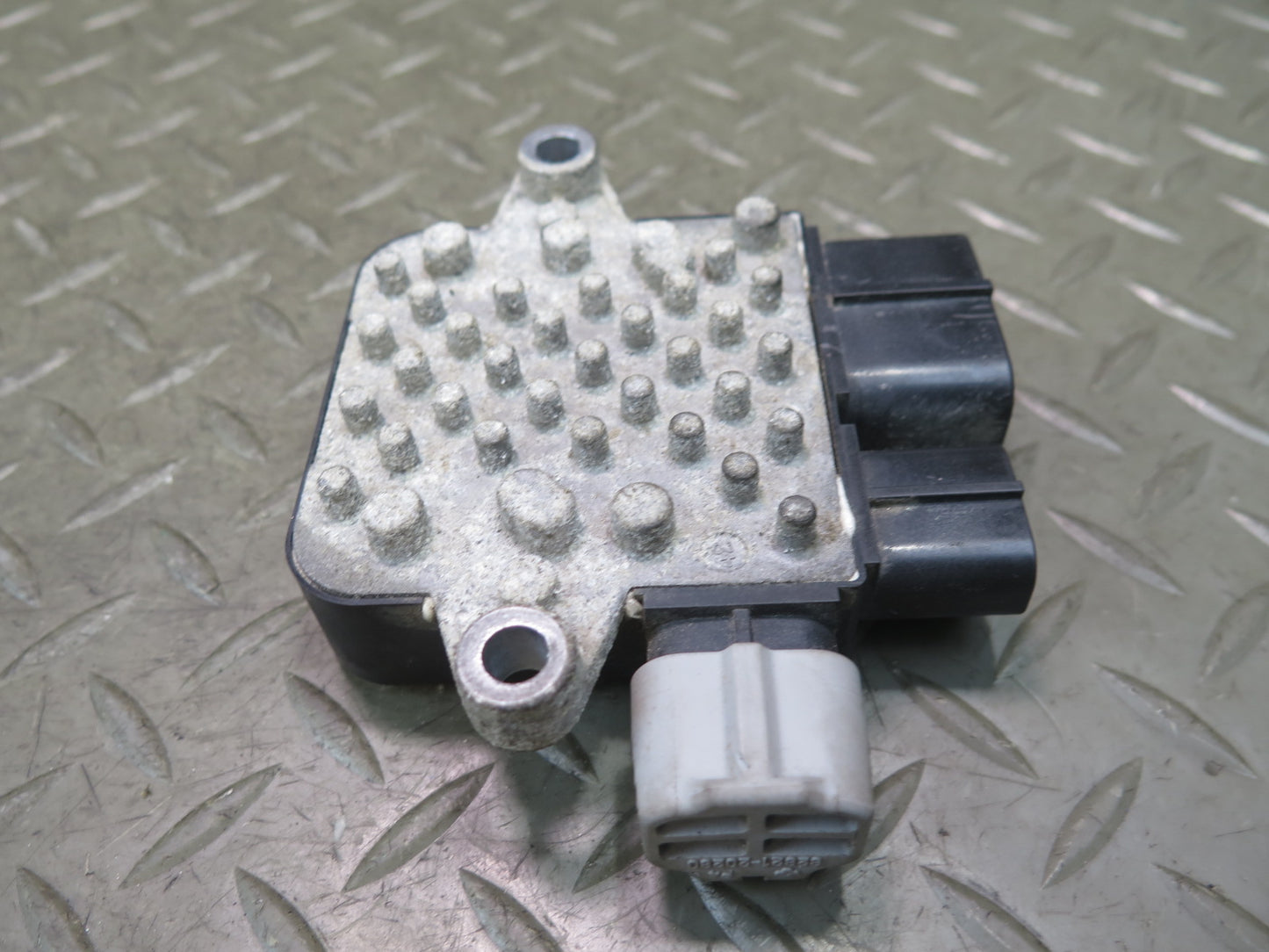 2016-2019 Tesla Model S 75D Left or Right Side Cooling Fan Control Module Unit