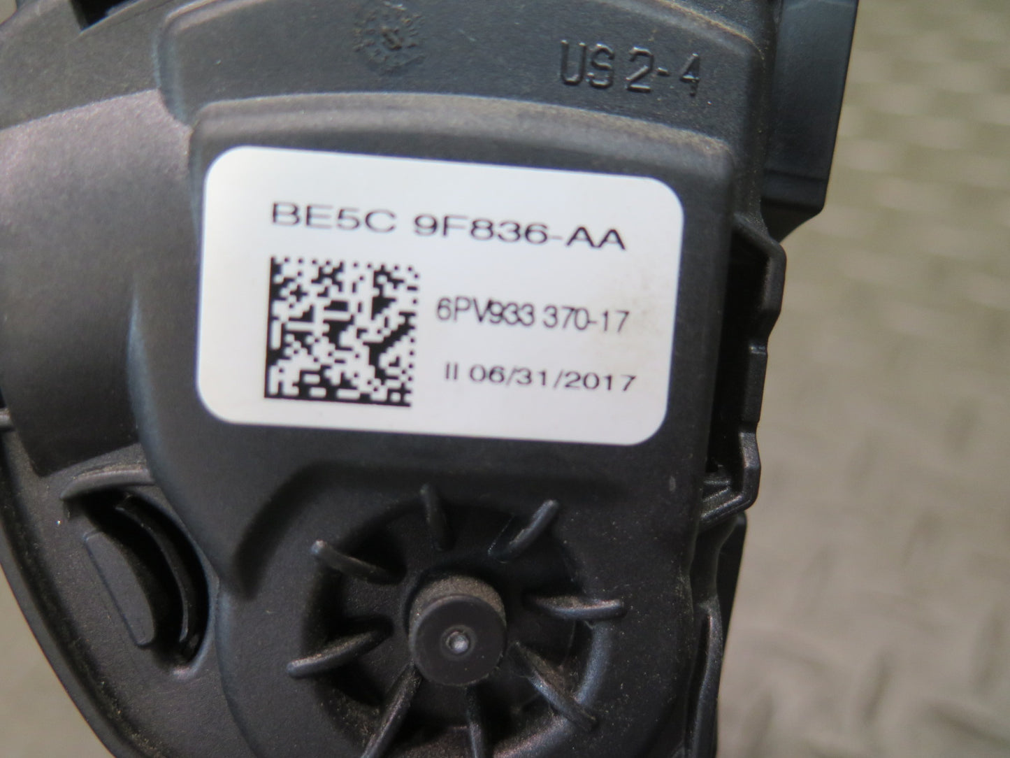 2016-2019 Tesla Model S 75D Accelerator Throttle Gas Pedal Assembly