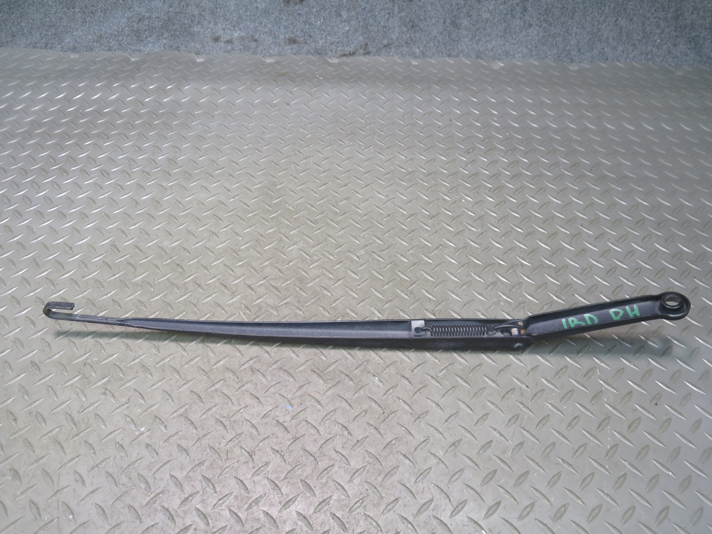 01-06 BMW E46 330ci Coupe Convertible Left & Right Windshield Wiper Arm Set OEM