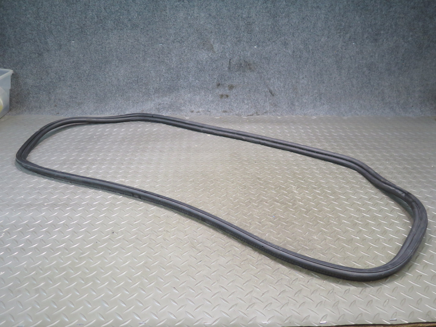 01-06 BMW E46 330ci Convertible Rear Trunk Lid Weatherstrip Rubber Seal OEM