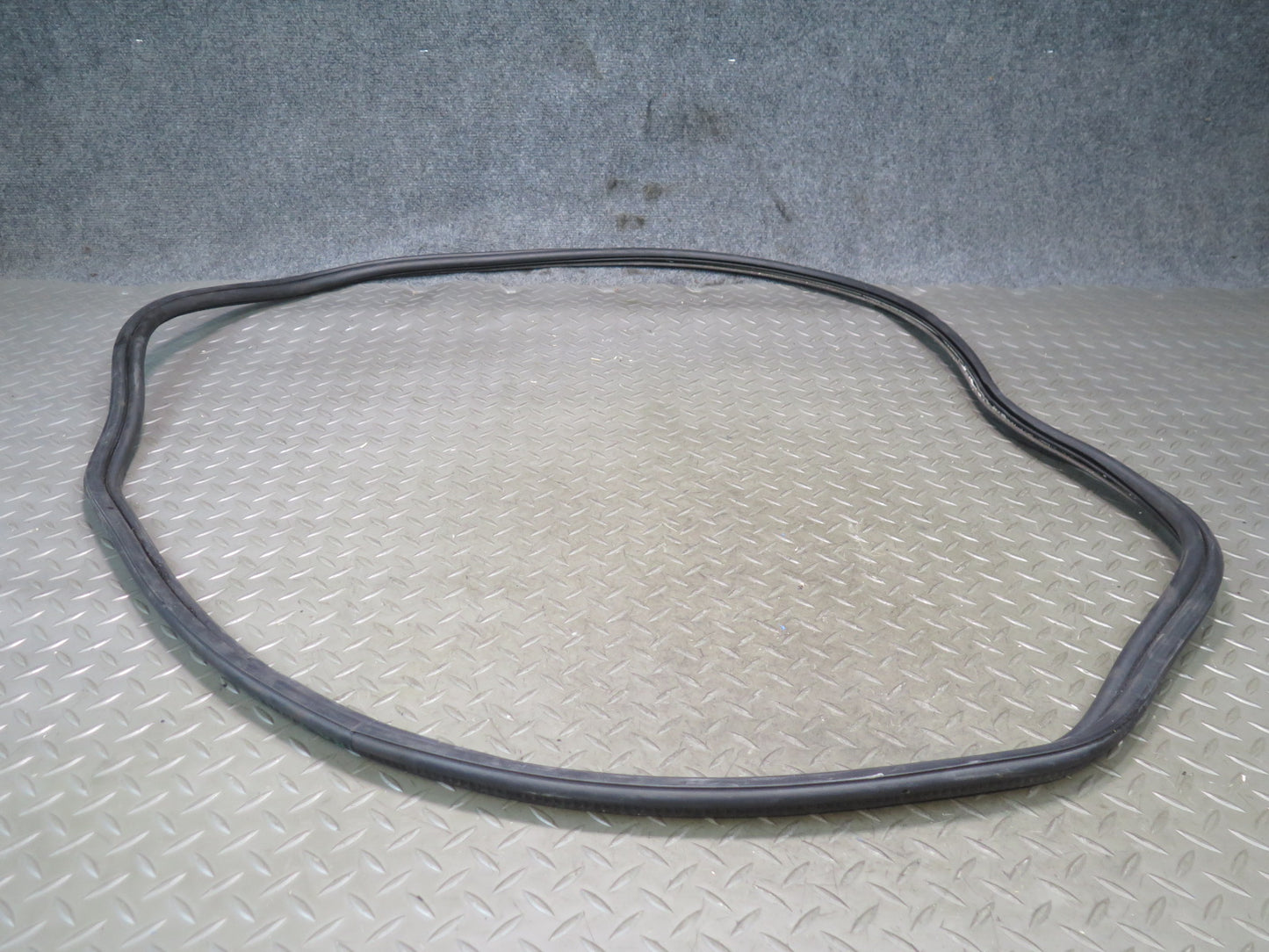 01-06 BMW E46 330ci Convertible Rear Trunk Lid Weatherstrip Rubber Seal OEM