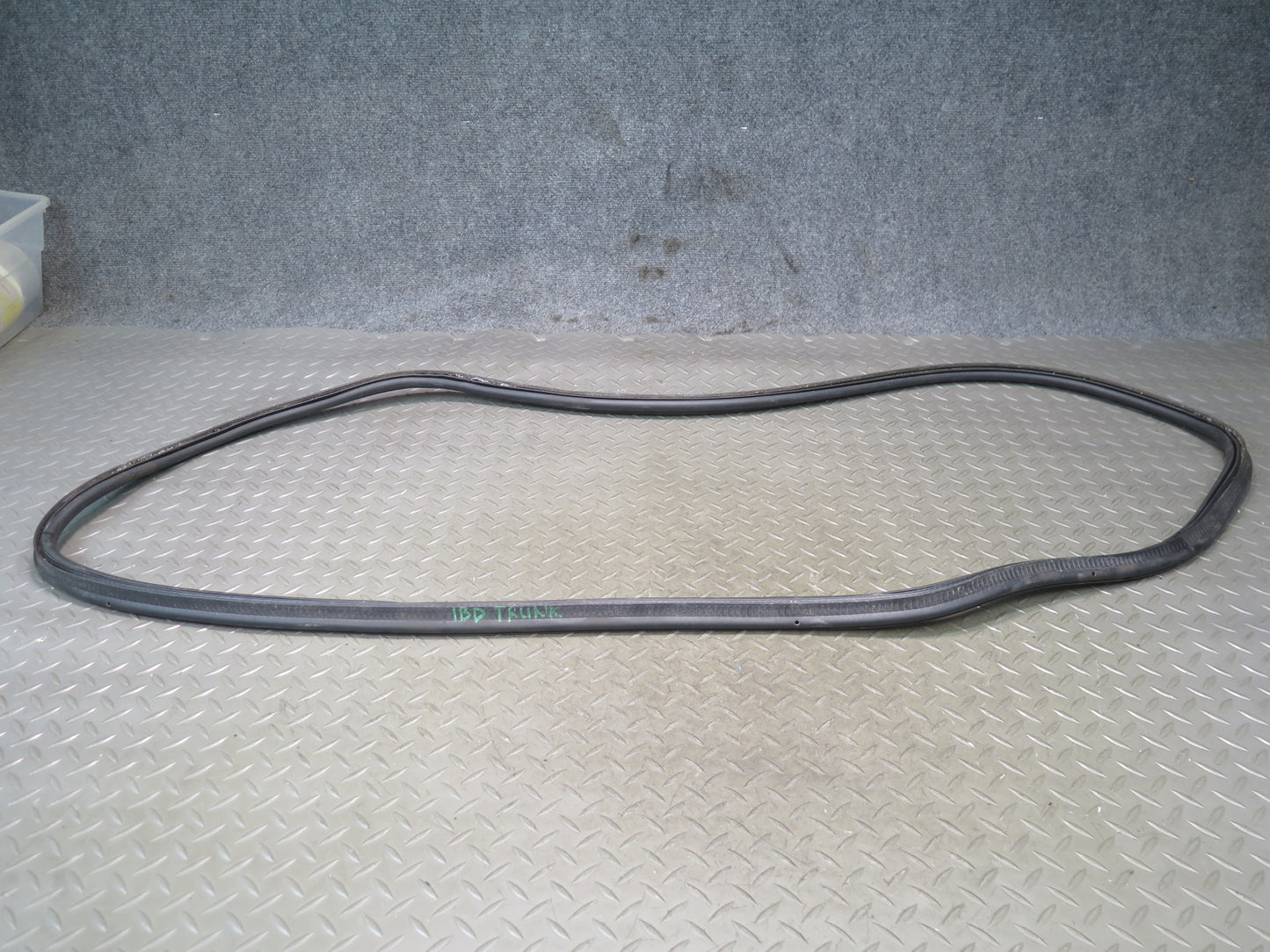 01-06 BMW E46 330ci Convertible Rear Trunk Lid Weatherstrip Rubber Seal OEM