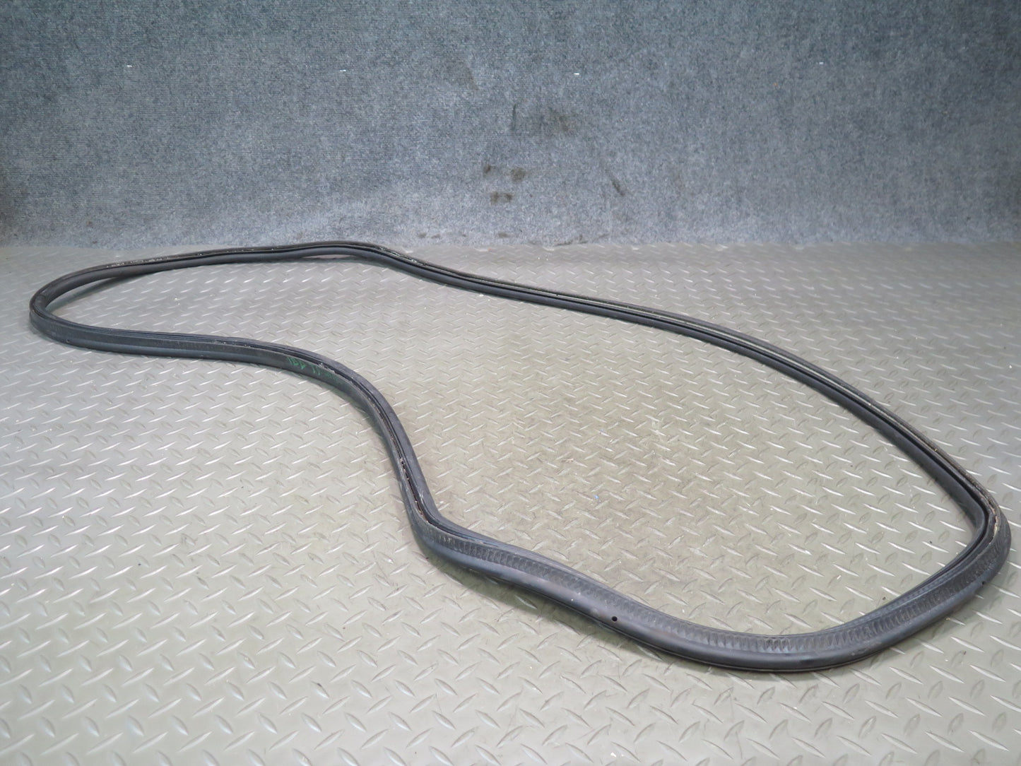 01-06 BMW E46 330ci Convertible Rear Trunk Lid Weatherstrip Rubber Seal OEM