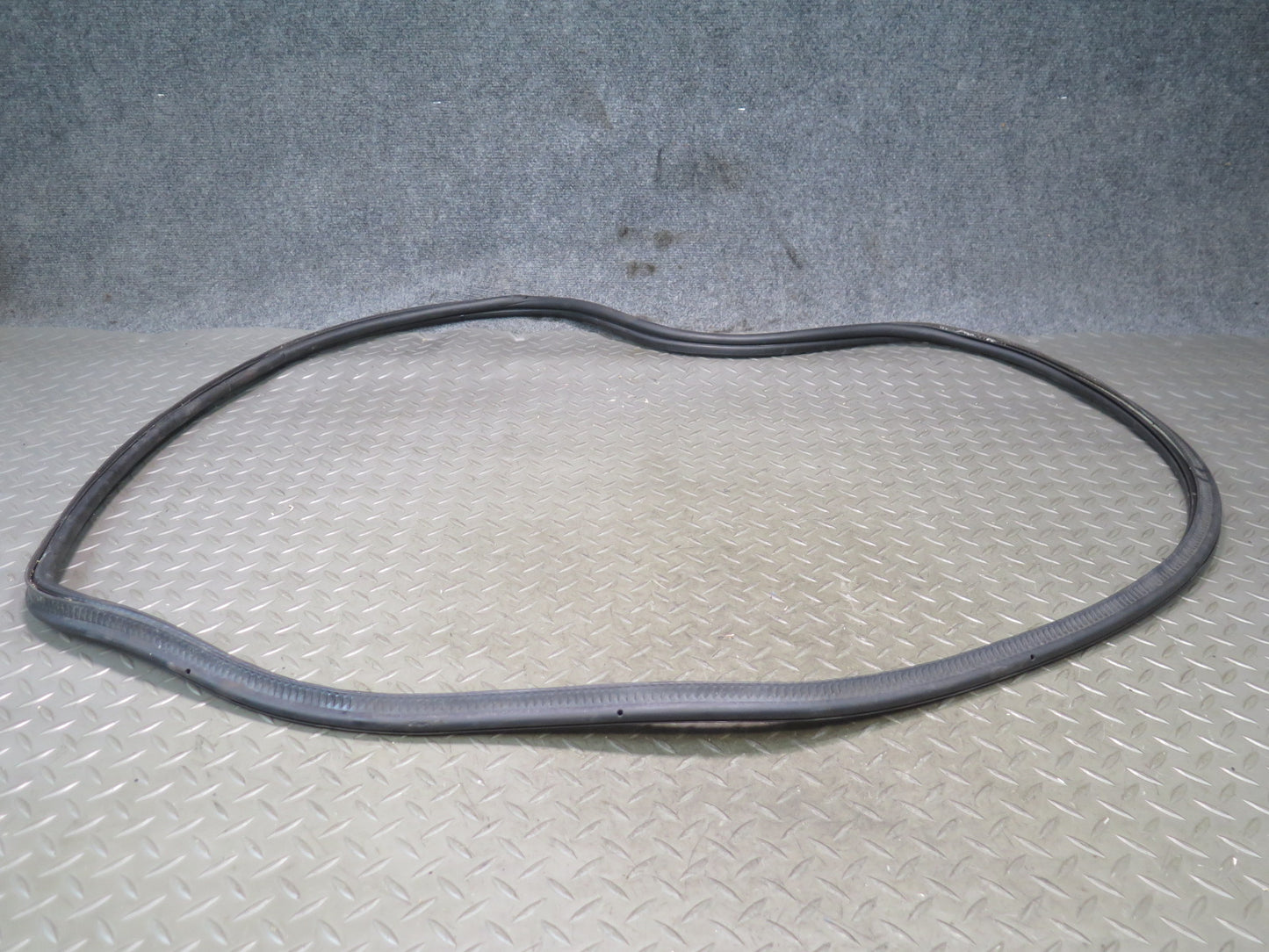 01-06 BMW E46 330ci Convertible Rear Trunk Lid Weatherstrip Rubber Seal OEM