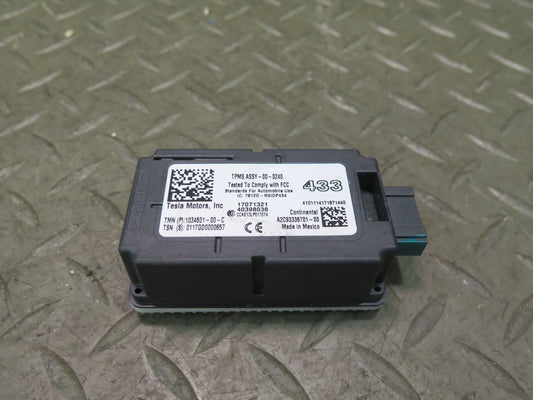 2016-2019 Tesla Model S 75D Tire Pressure Control Module TPMS Unit