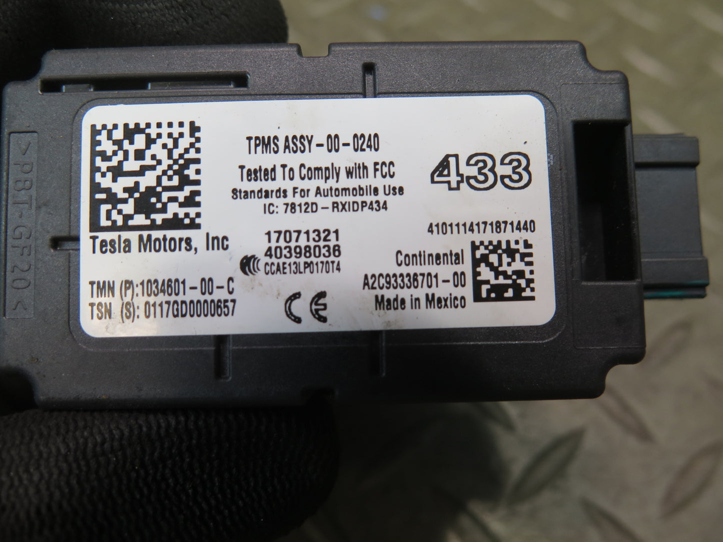 2016-2019 Tesla Model S 75D Tire Pressure Control Module TPMS Unit
