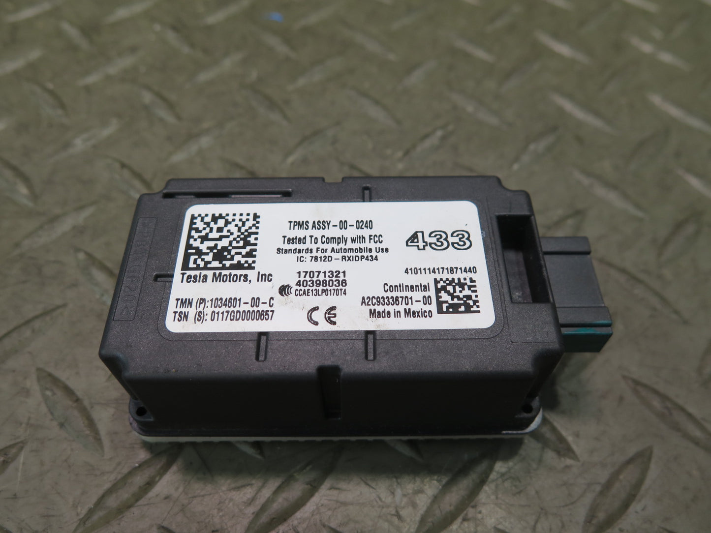 2016-2019 Tesla Model S 75D Tire Pressure Control Module TPMS Unit