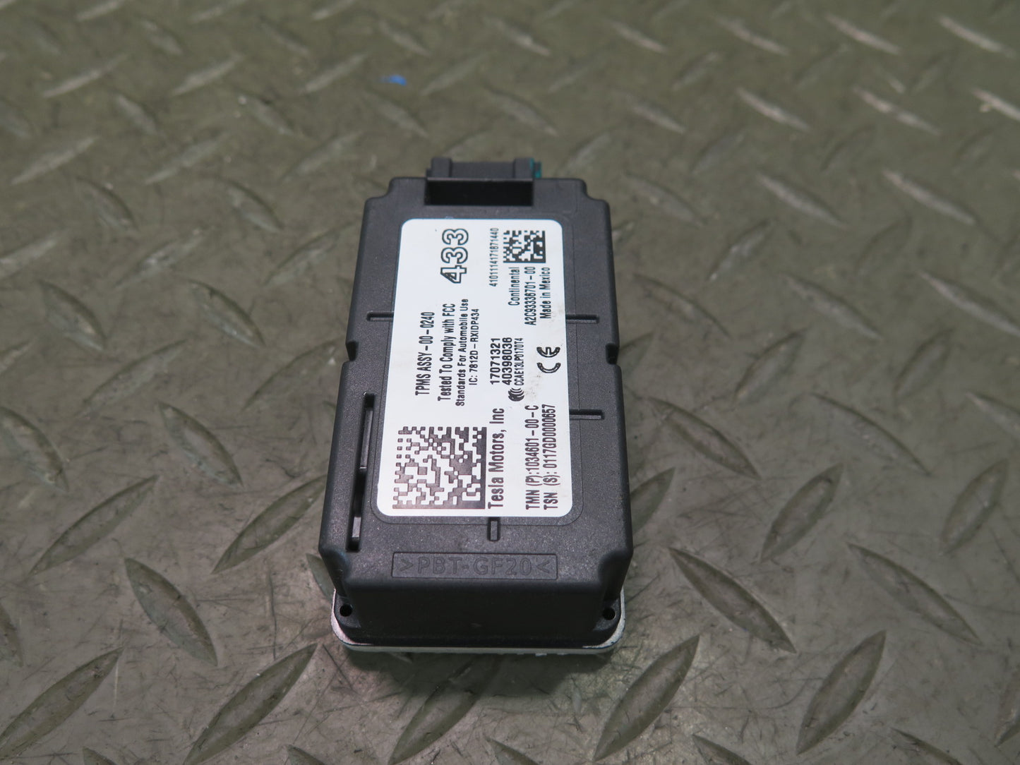 2016-2019 Tesla Model S 75D Tire Pressure Control Module TPMS Unit