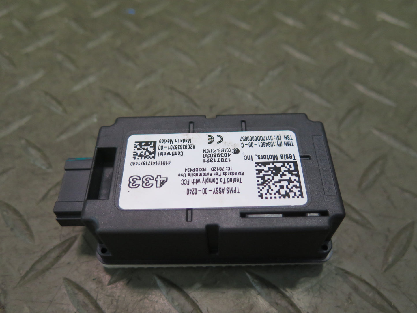 2016-2019 Tesla Model S 75D Tire Pressure Control Module TPMS Unit