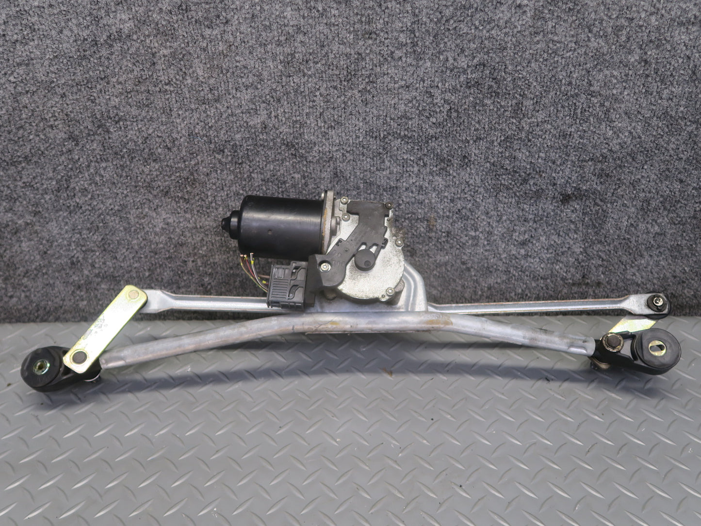 96-02 BMW E36/7 Z3 Windshield Wiper Transmission Linkage w Motor OEM