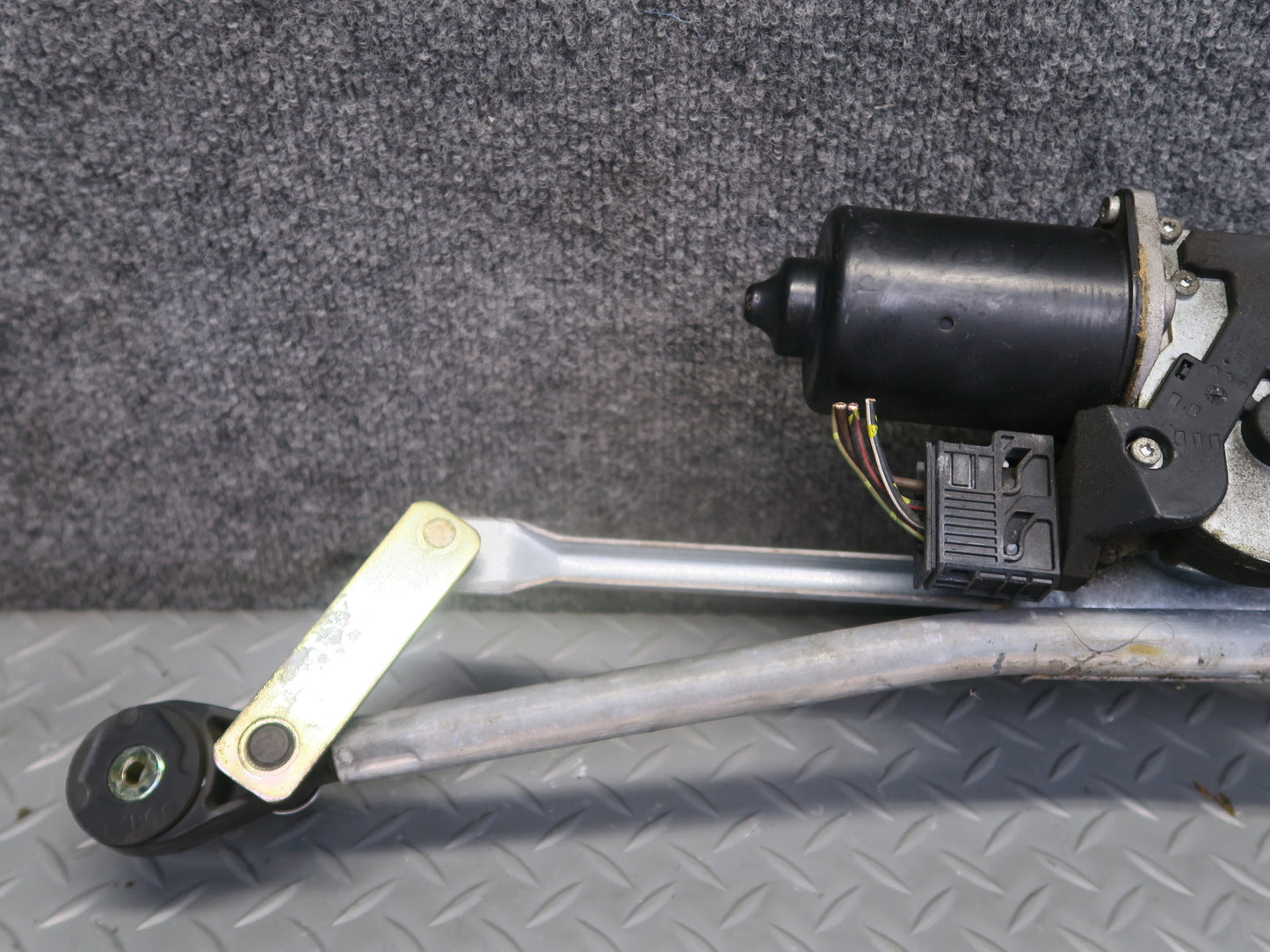 96-02 BMW E36/7 Z3 Windshield Wiper Transmission Linkage w Motor OEM