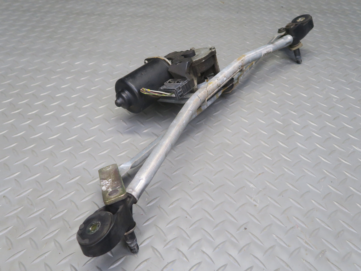 96-02 BMW E36/7 Z3 Windshield Wiper Transmission Linkage w Motor OEM