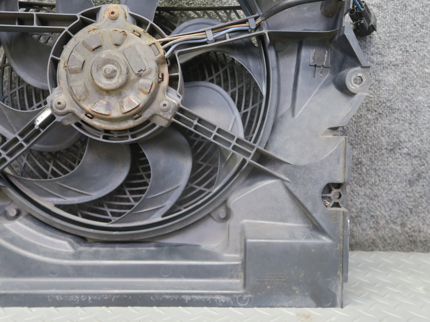 01-02 BMW E36/7 Z3 M54 S54 Engine Radiator Pusher Fan w Housing 6905617 OEM