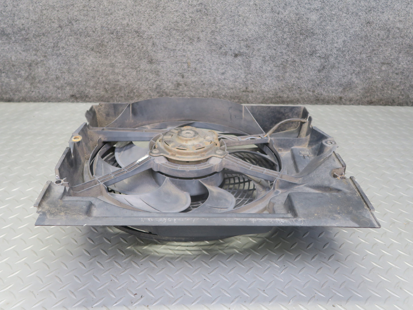 01-02 BMW E36/7 Z3 M54 S54 Engine Radiator Pusher Fan w Housing 6905617 OEM