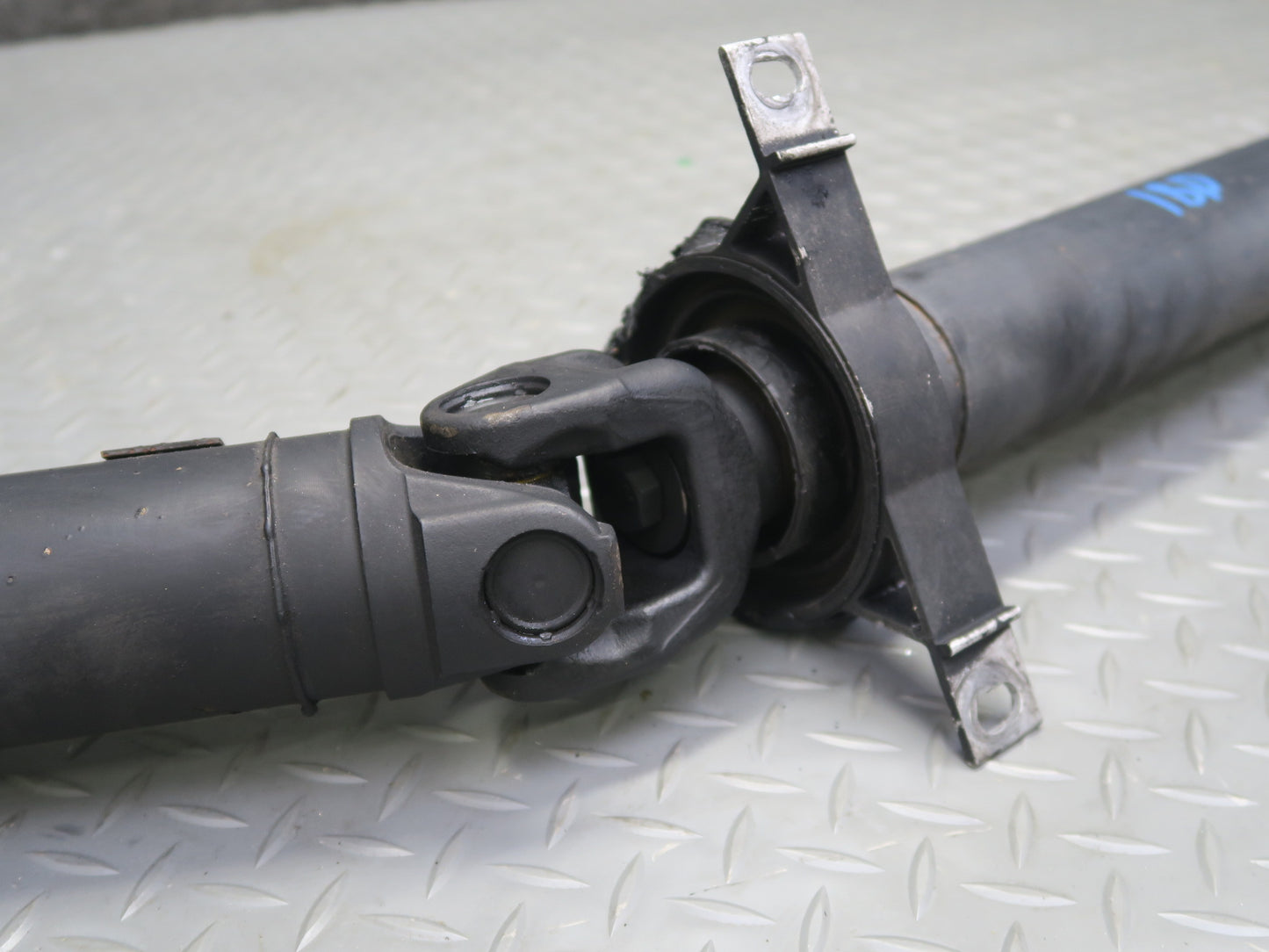 04-06 BMW E46 330i 330ci RWD A/T Rear Driveshaft Drive Shaft 7505214 OEM