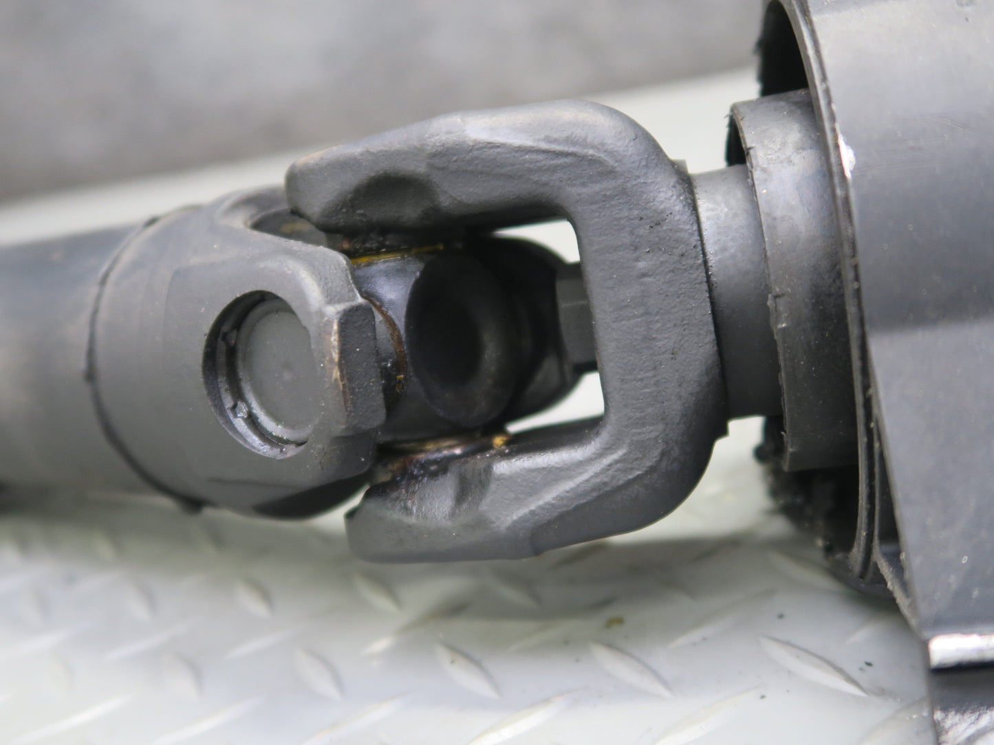 04-06 BMW E46 330i 330ci RWD A/T Rear Driveshaft Drive Shaft 7505214 OEM