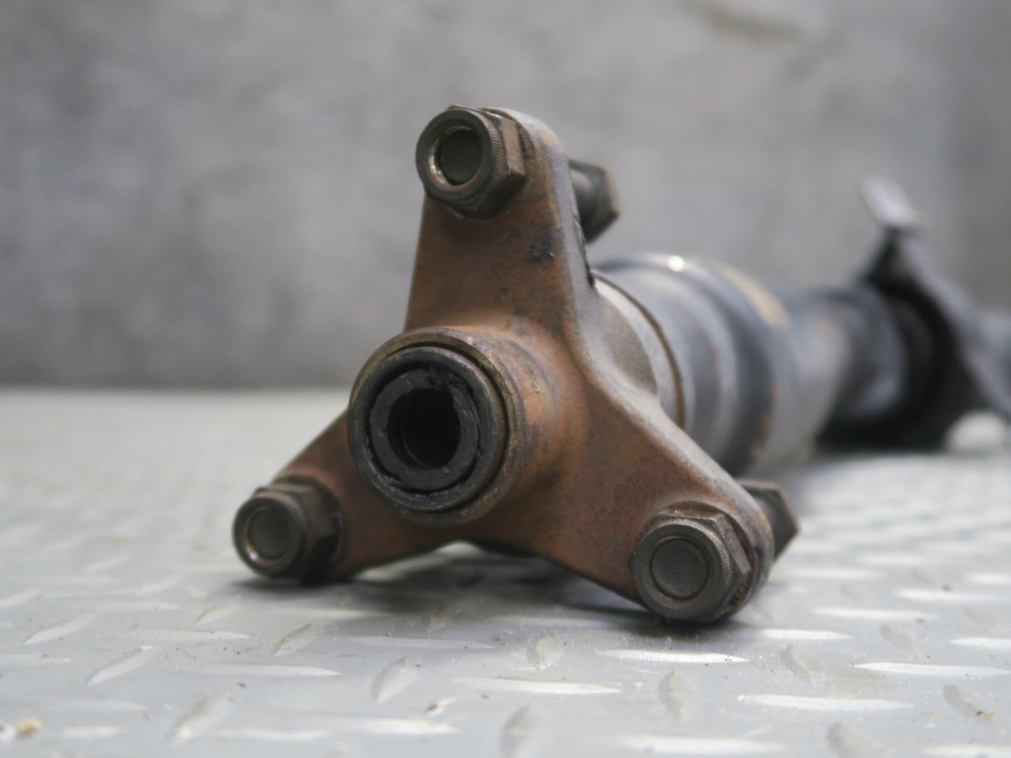 04-06 BMW E46 330i 330ci RWD A/T Rear Driveshaft Drive Shaft 7505214 OEM