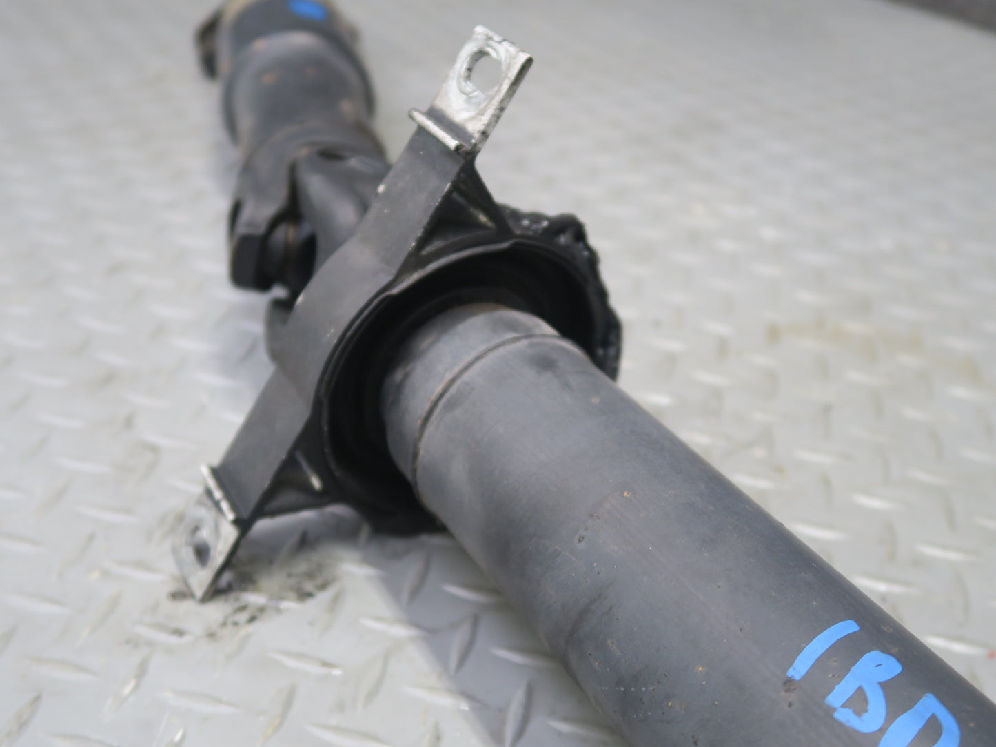 04-06 BMW E46 330i 330ci RWD A/T Rear Driveshaft Drive Shaft 7505214 OEM