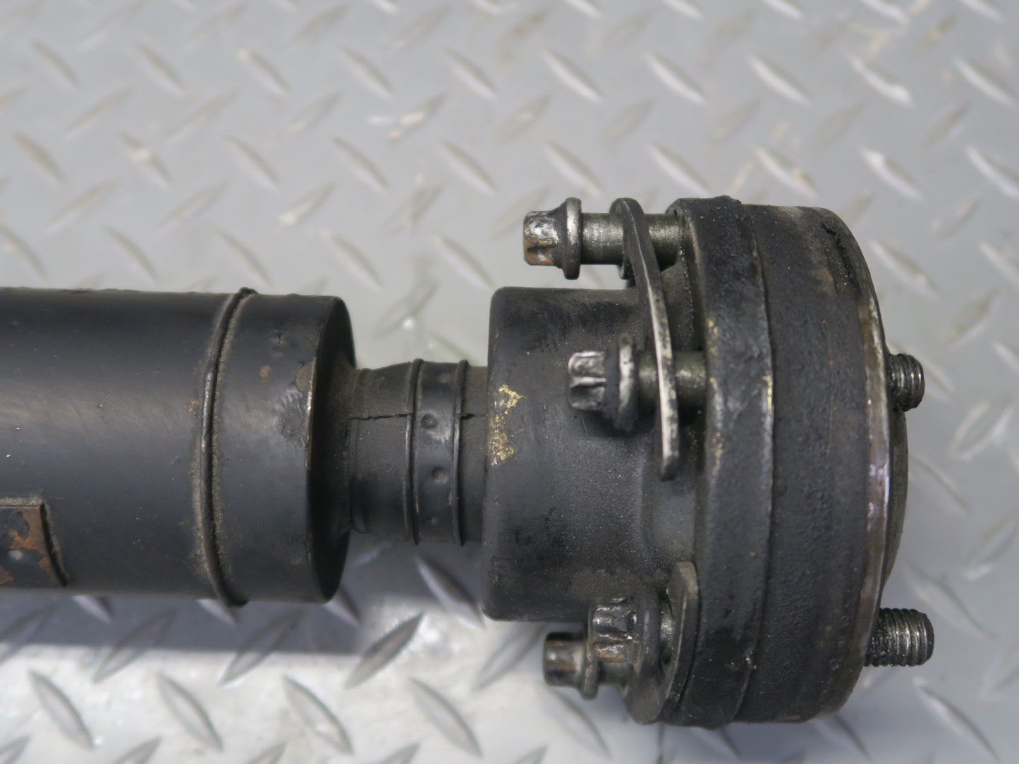 04-06 BMW E46 330i 330ci RWD A/T Rear Driveshaft Drive Shaft 7505214 OEM