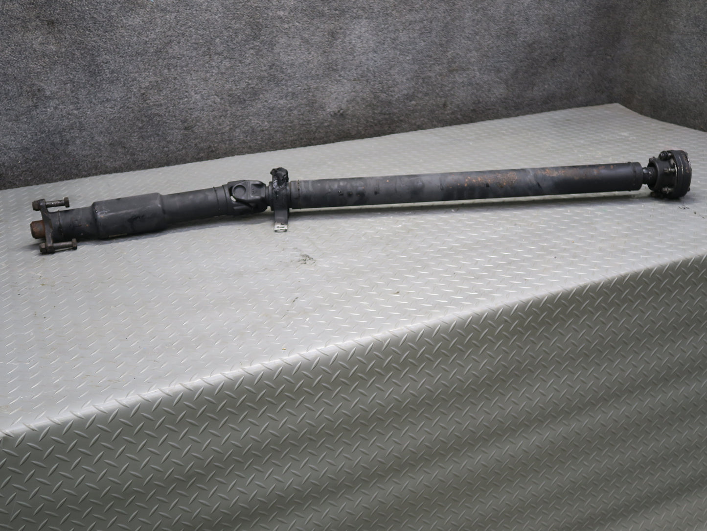 04-06 BMW E46 330i 330ci RWD A/T Rear Driveshaft Drive Shaft 7505214 OEM