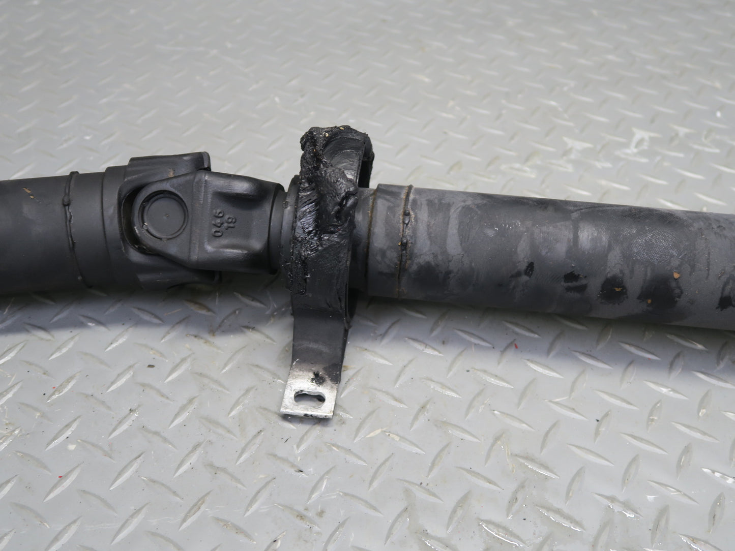 04-06 BMW E46 330i 330ci RWD A/T Rear Driveshaft Drive Shaft 7505214 OEM