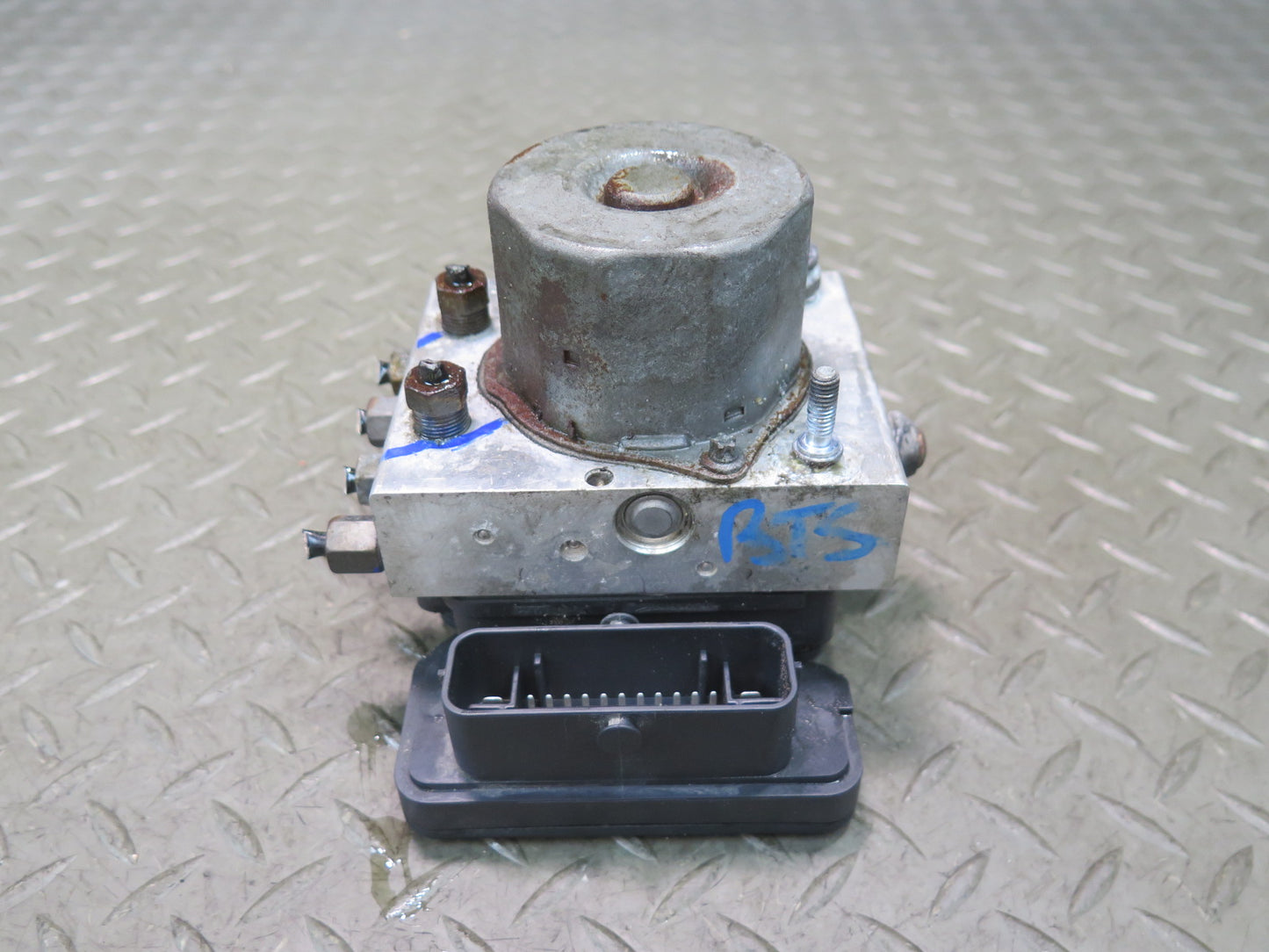 2016-2019 Tesla Model S 75D ABS Anti Lock Brake Pump Module Unit