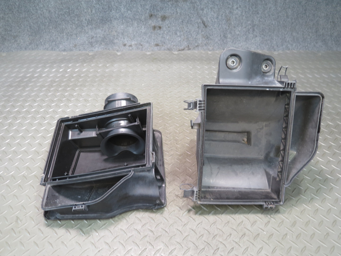 01-06 BMW E46 330i 330Ci M54 Air Intake Cleaner Filter Box w MAF Sensor OEM