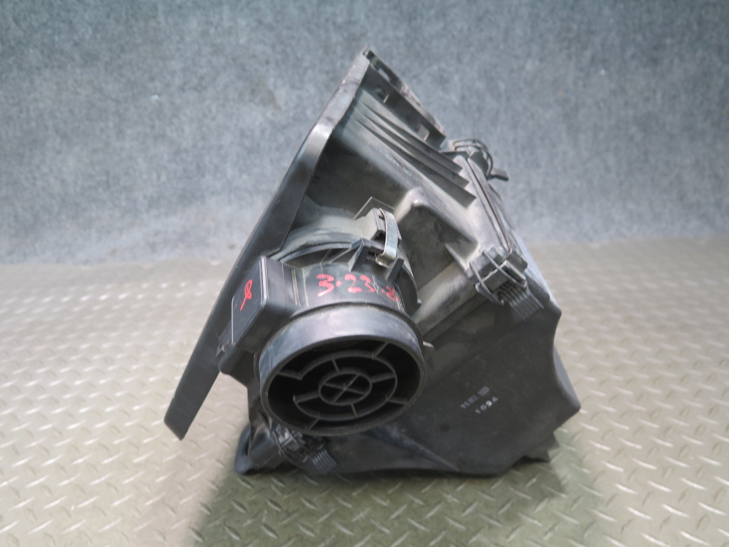 01-06 BMW E46 330i 330Ci M54 Air Intake Cleaner Filter Box w MAF Sensor OEM