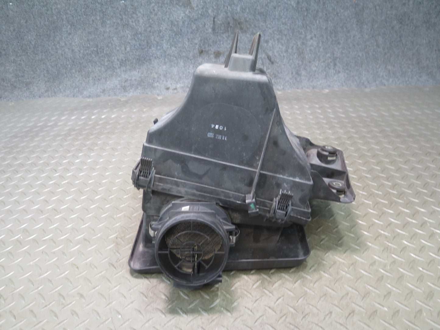 01-06 BMW E46 330i 330Ci M54 Air Intake Cleaner Filter Box w MAF Sensor OEM