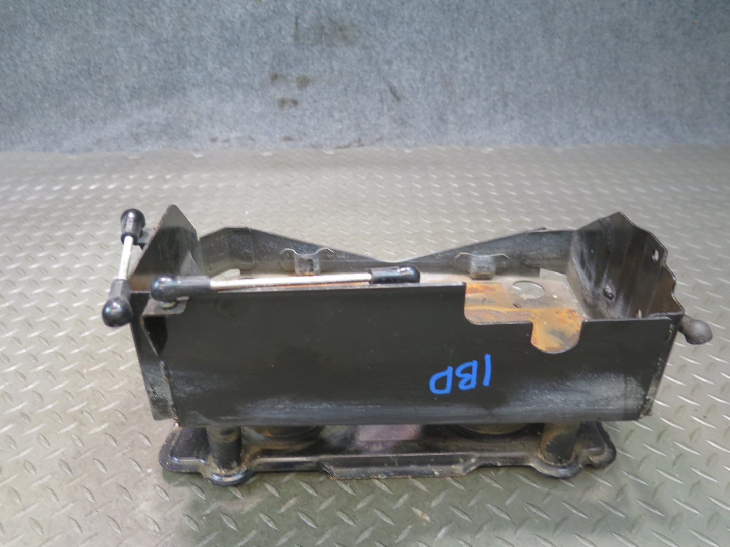 01-06 BMW E46 330ci Convertible Battery Tray Vibration Absorber Bracket Assy OEM