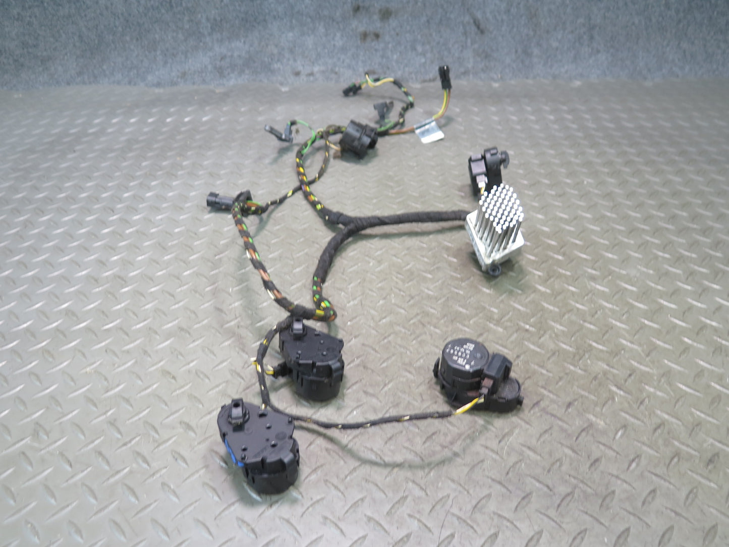 01-06 BMW E46 330ci A/C Heater Flap Actuator Motor Set w Wiring & Resistor OEM