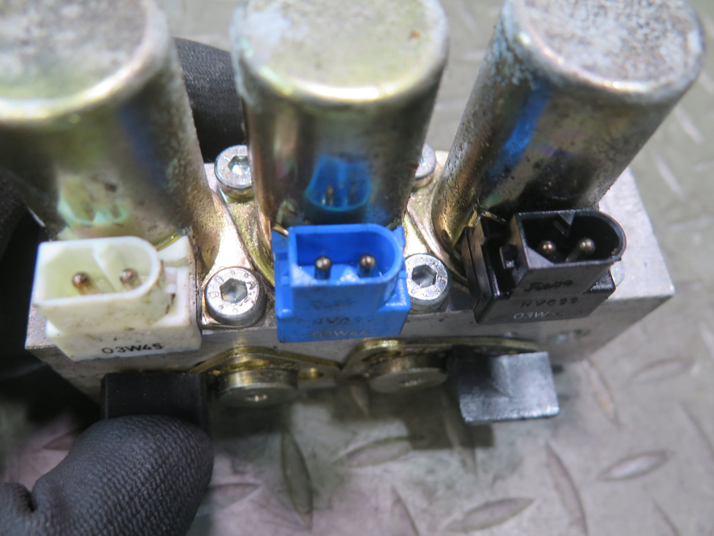 01-06 BMW E46 330ci Convertible TOP Roof Hydraulic Valve Control Block OEM