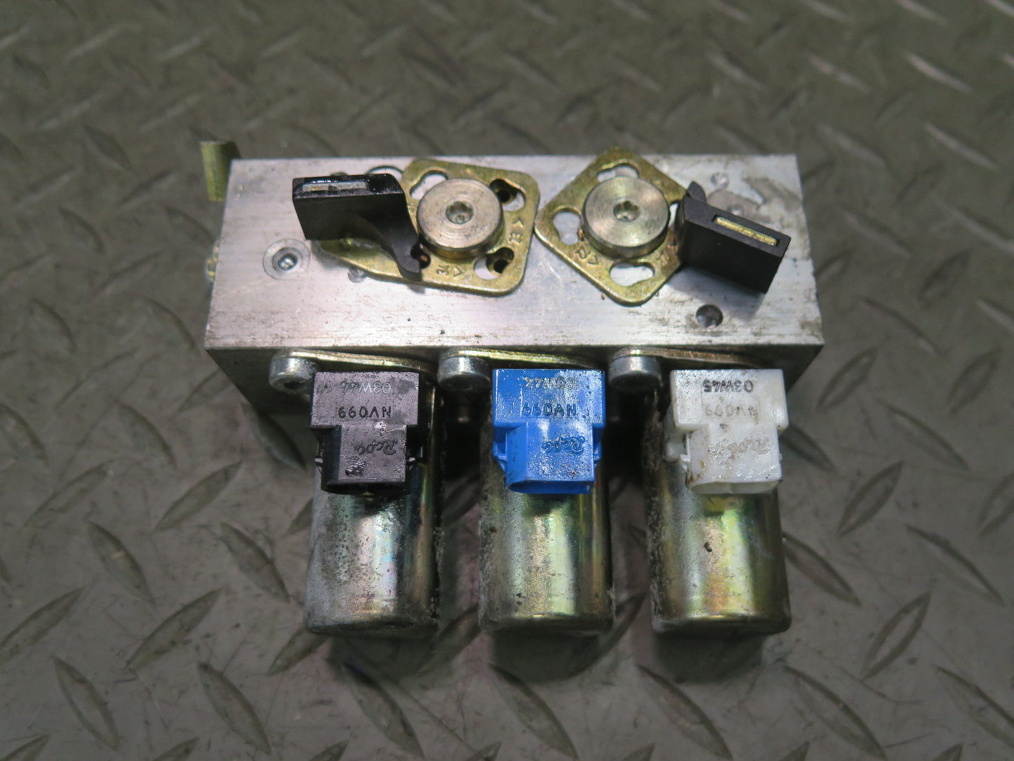 01-06 BMW E46 330ci Convertible TOP Roof Hydraulic Valve Control Block OEM