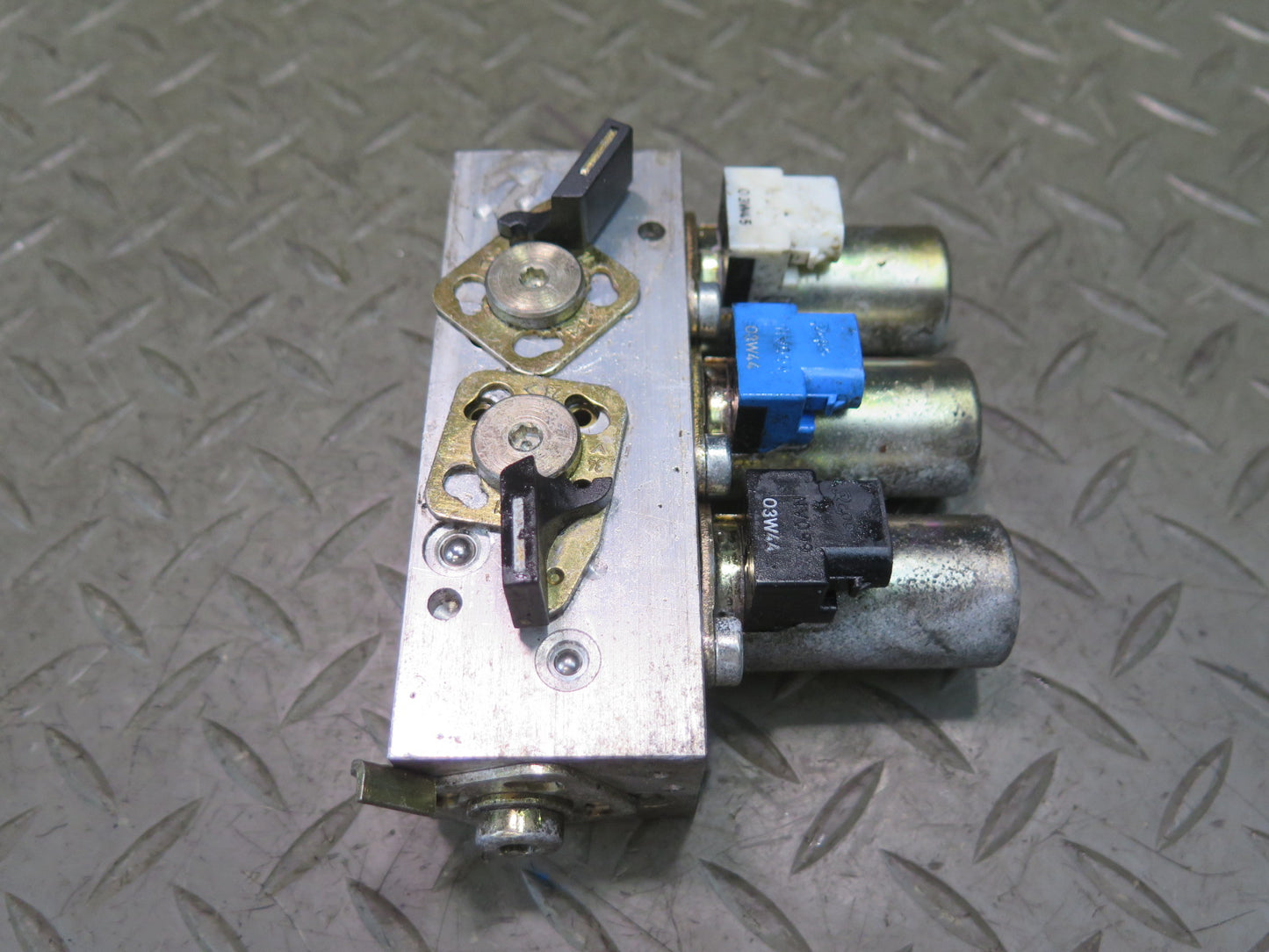 01-06 BMW E46 330ci Convertible TOP Roof Hydraulic Valve Control Block OEM