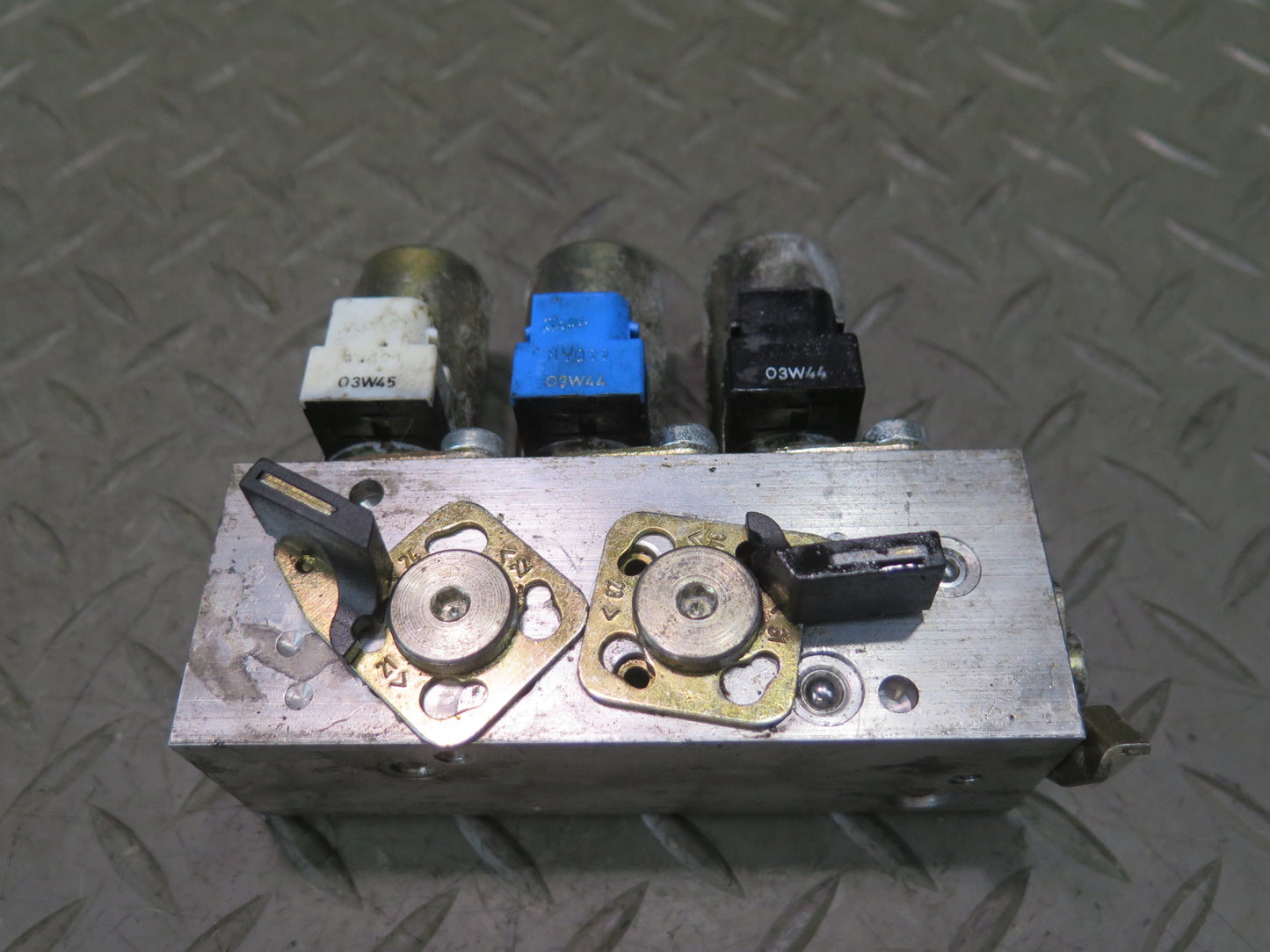 01-06 BMW E46 330ci Convertible TOP Roof Hydraulic Valve Control Block OEM