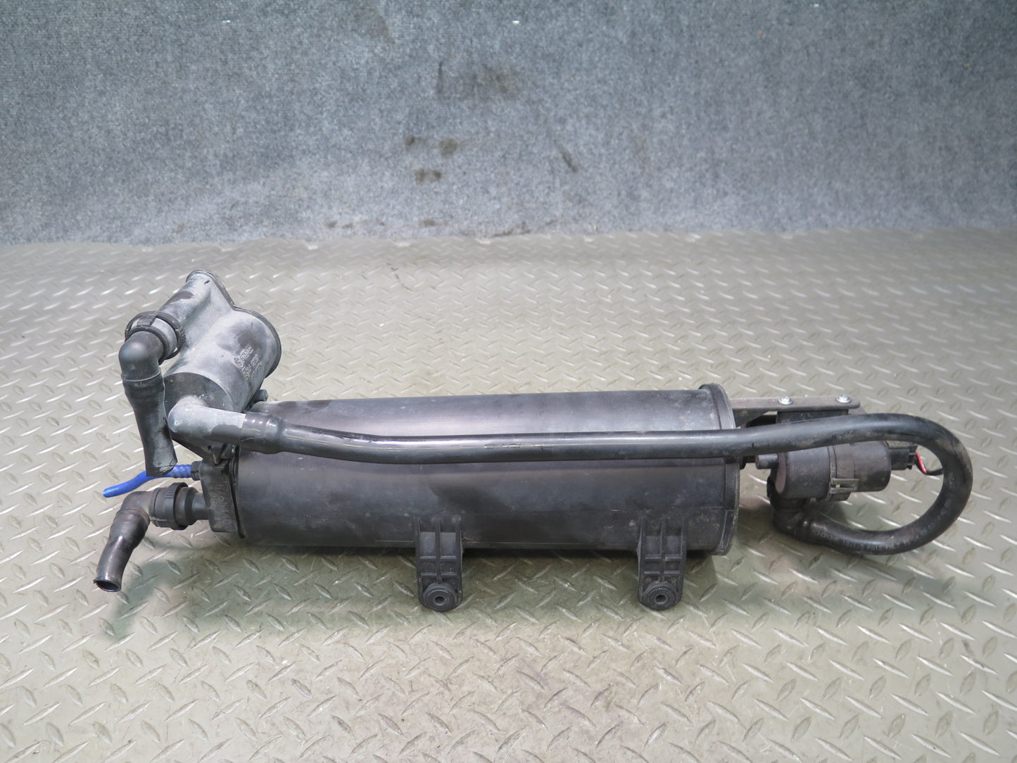 01-06 BMW E46 330ci M54 Fuel Evap Vapor Charcoal Canister w Leak Pump OEM
