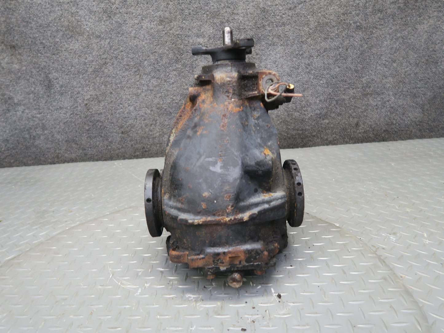 1990 Mercedes W124 300E RWD A/T Rear Axle Differential 2.87 Ratio 142k Miles OEM