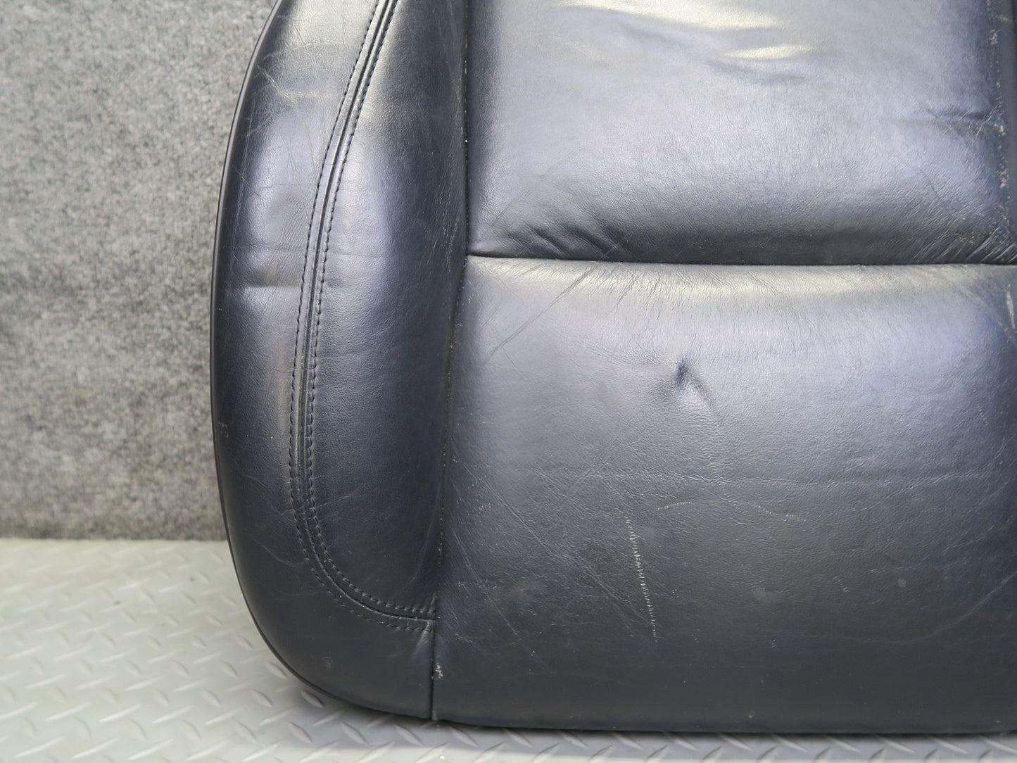 01-02 Lexus UZS160 GS300 GS430 Front Right Seat Lower Leather Cushion Black OEM